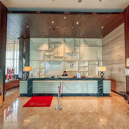Swiss-Belinn Karawang Zewnętrze zdjęcie