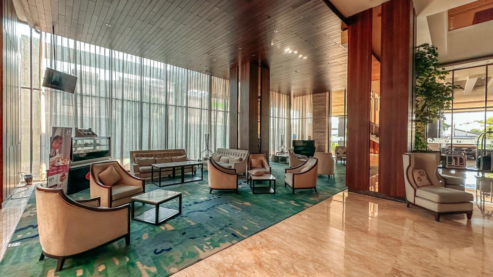 Swiss-Belinn Karawang Zewnętrze zdjęcie