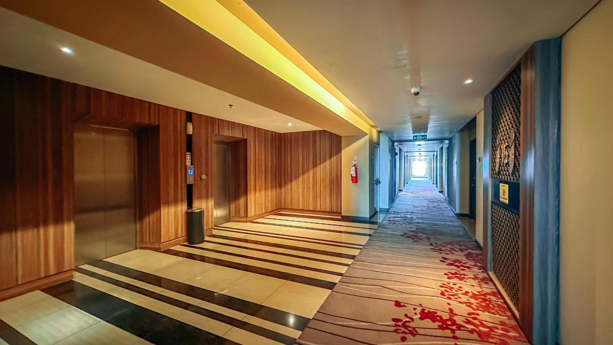 Swiss-Belinn Karawang Zewnętrze zdjęcie