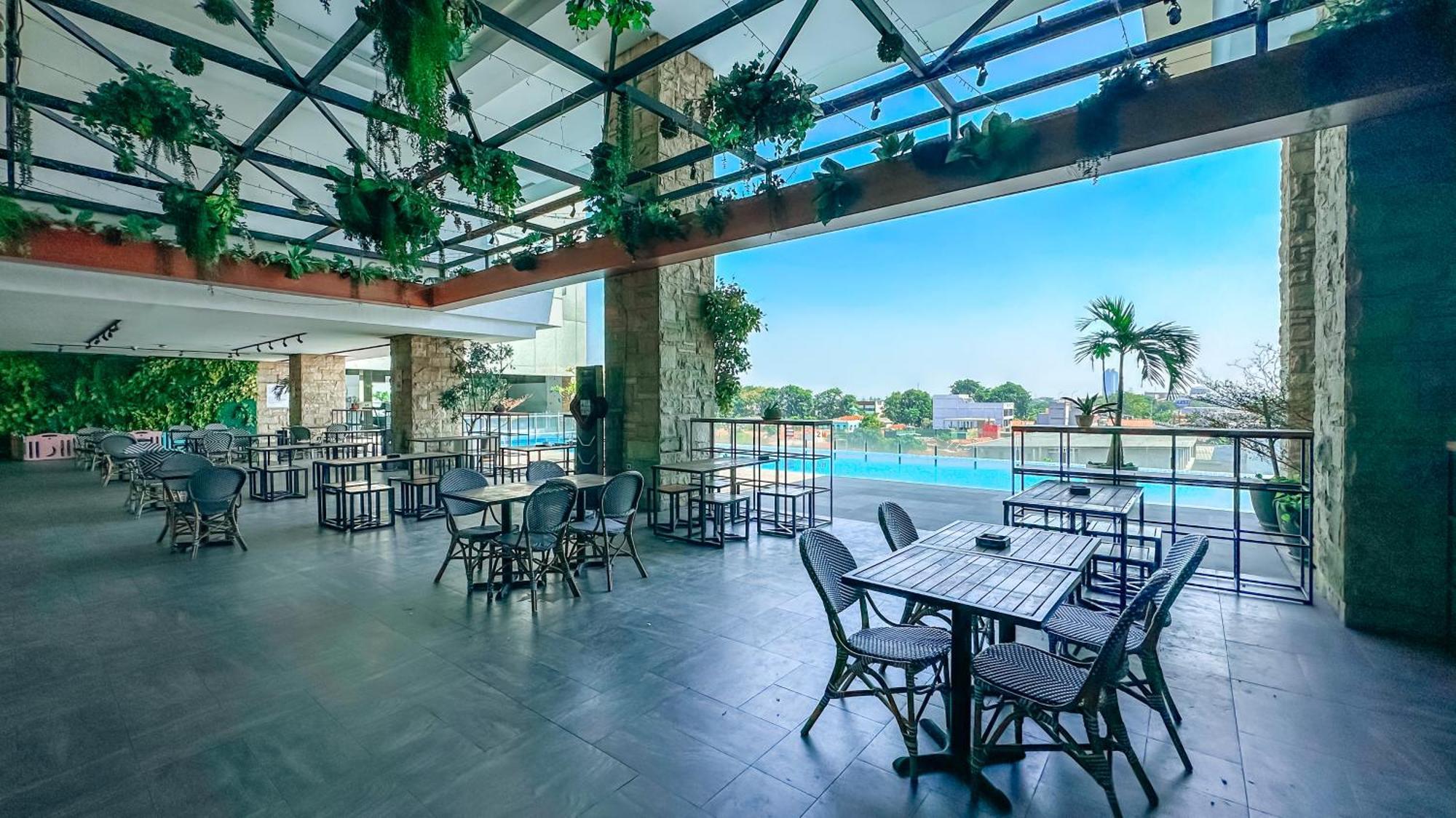 Swiss-Belinn Karawang Zewnętrze zdjęcie
