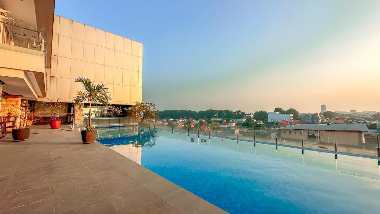 Swiss-Belinn Karawang Zewnętrze zdjęcie