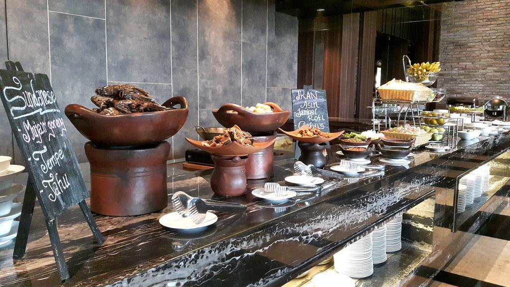 Swiss-Belinn Karawang Zewnętrze zdjęcie
