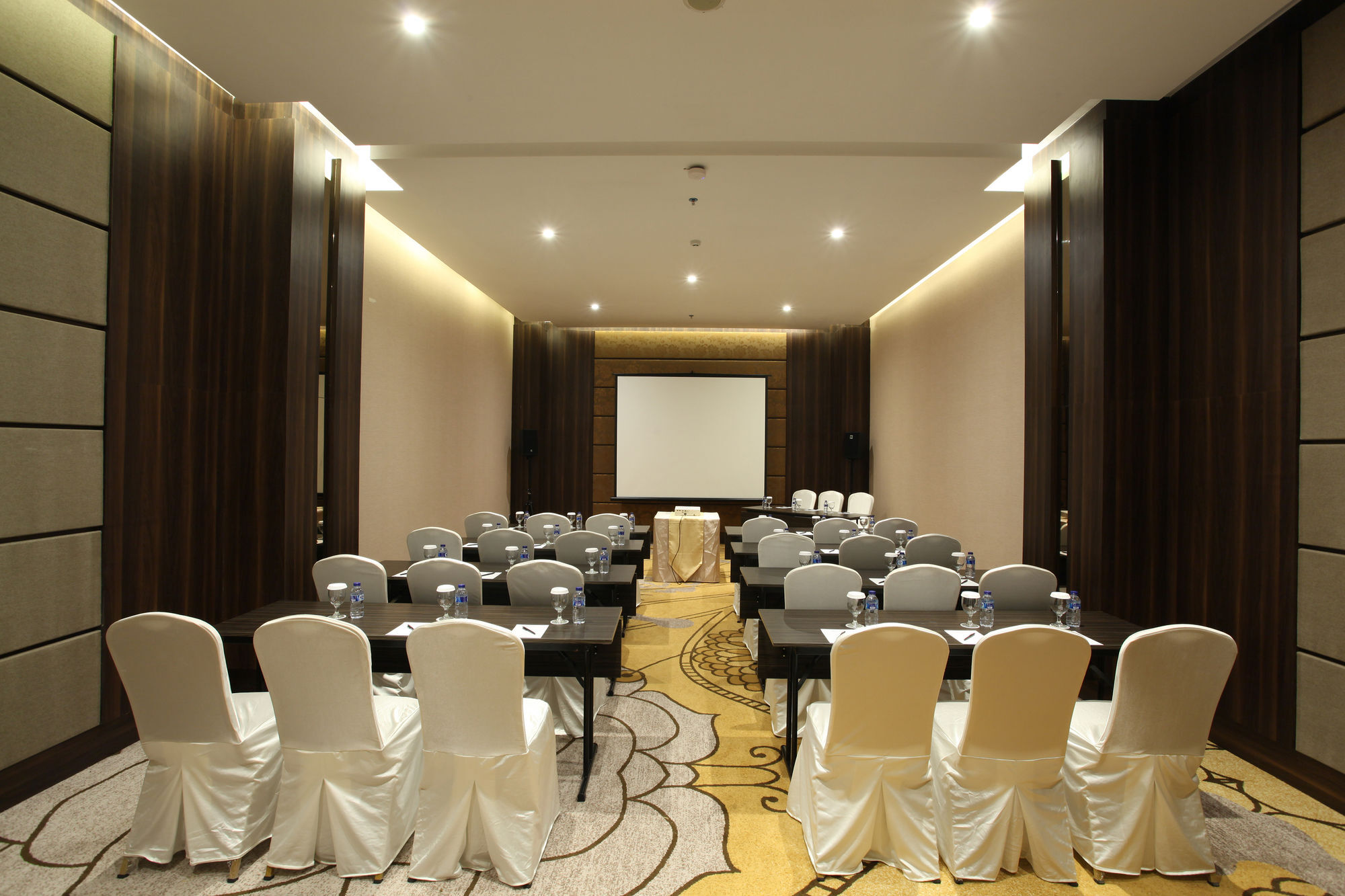 Swiss-Belinn Karawang Zewnętrze zdjęcie